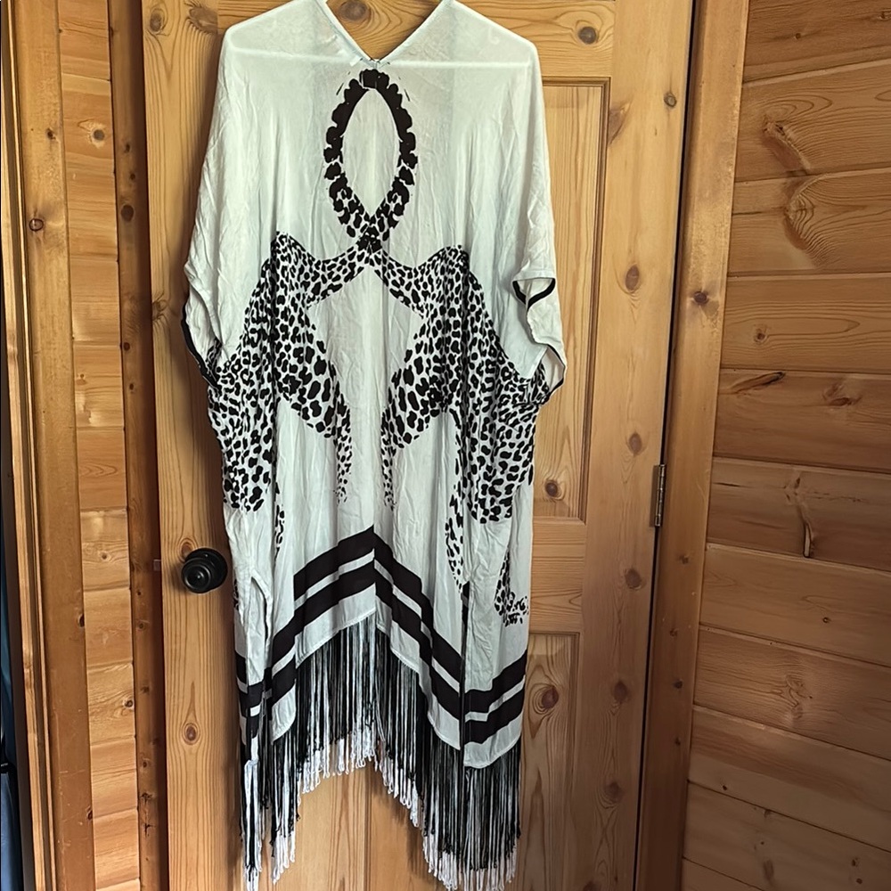 Aphorism Black and White Asymmetrical Kimona - Picture 6 of 6